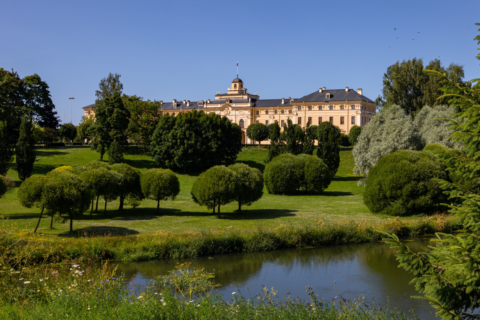 Стрельна - зачем здесь покупать квартиру в 2025 году?