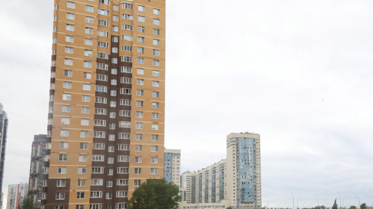 В Петербурге и Ленобласти сокращаются объемы жилищного строительства